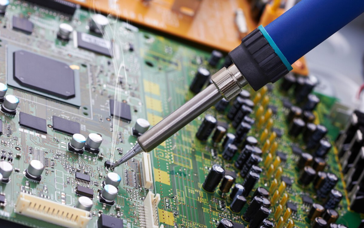 Máy móc chuyên dụng dùng để test và sửa mạch