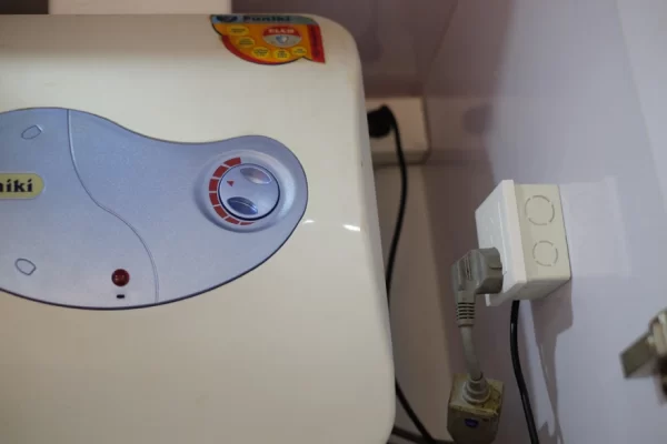 Kiểm tra nguồn điện bình nóng lạnh không nóng