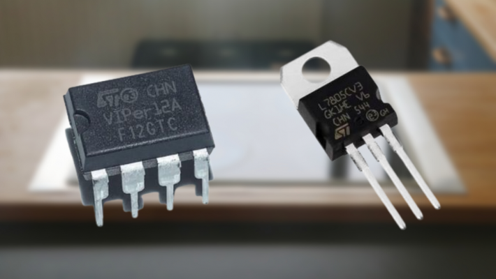 Thợ sửa bếp từ chuyên nghiệp kiểm tra IC công suất