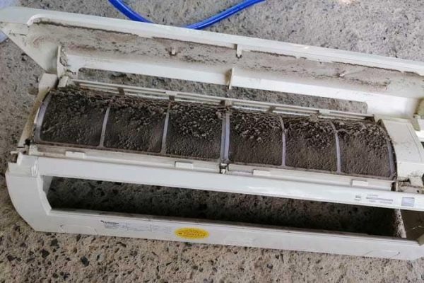 sửa điều hòa không lạnh do bụi bẩn