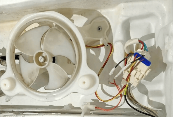 sửa tủ lạnh kêu to do quạt gió